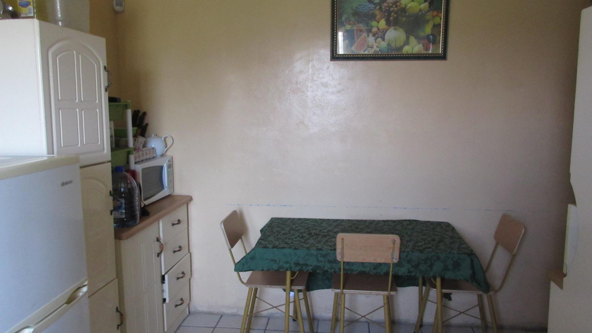 Kitchen - 18 square meters of property in Westridge CP