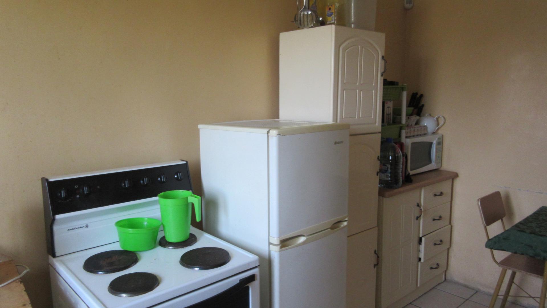 Kitchen - 18 square meters of property in Westridge CP