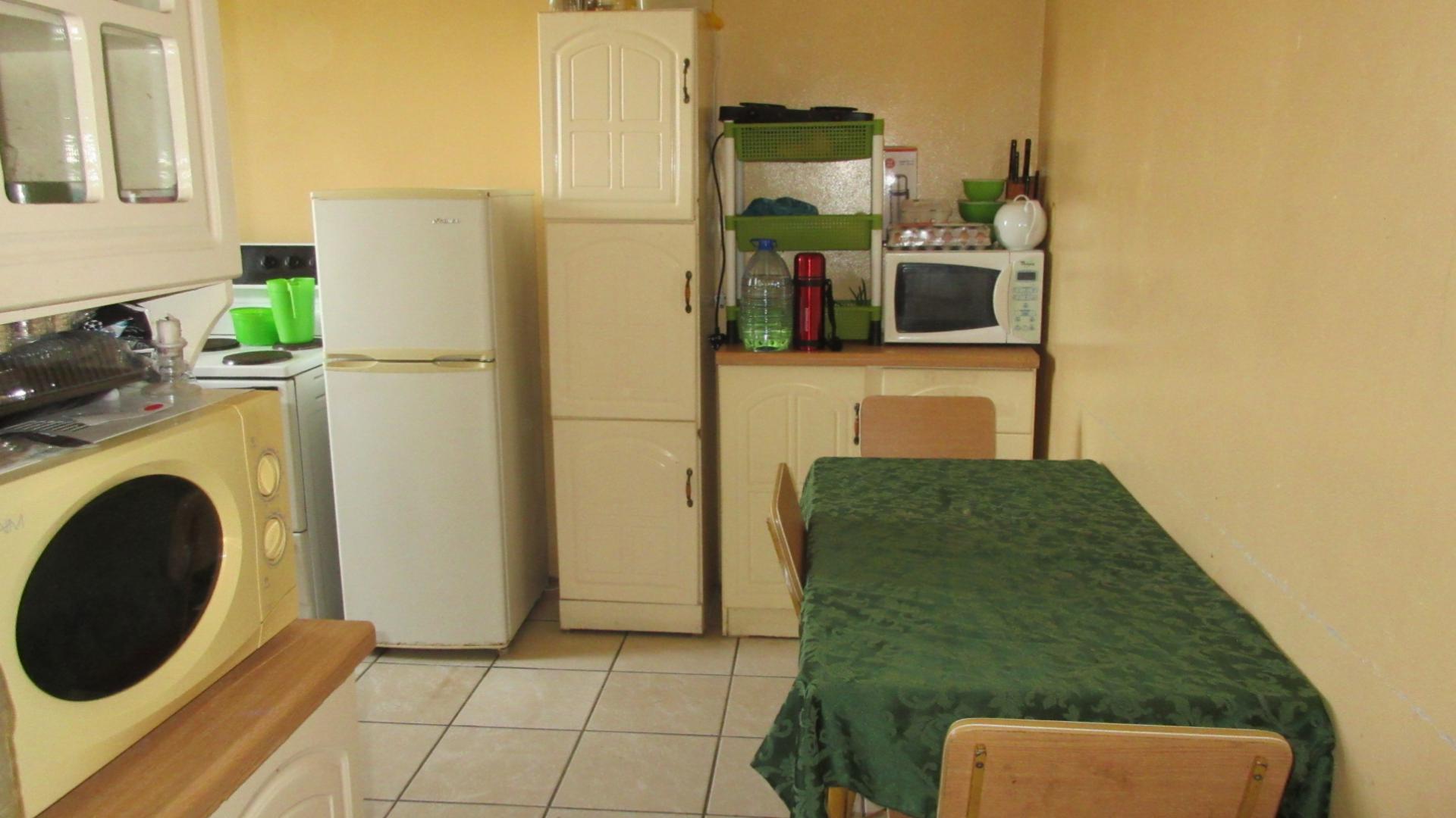 Kitchen - 18 square meters of property in Westridge CP