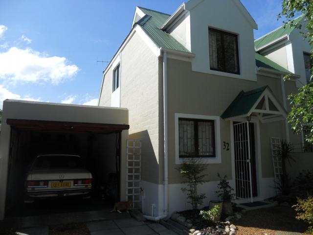 2 Bedroom Duplex for Sale For Sale in Somerset West - Home Sell - MR096895