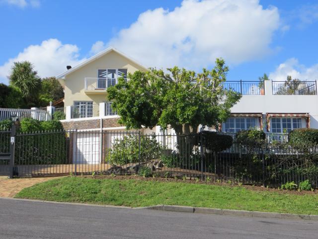 4 Bedroom House for Sale For Sale in Somerset West - Private Sale - MR096922