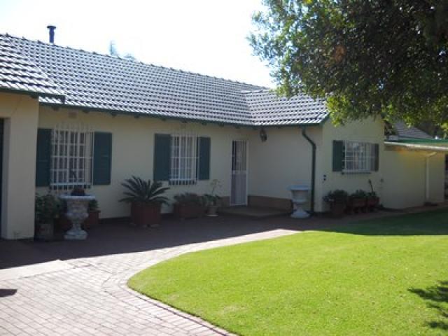 4 Bedroom House for Sale For Sale in Kempton Park - Private Sale - MR096951