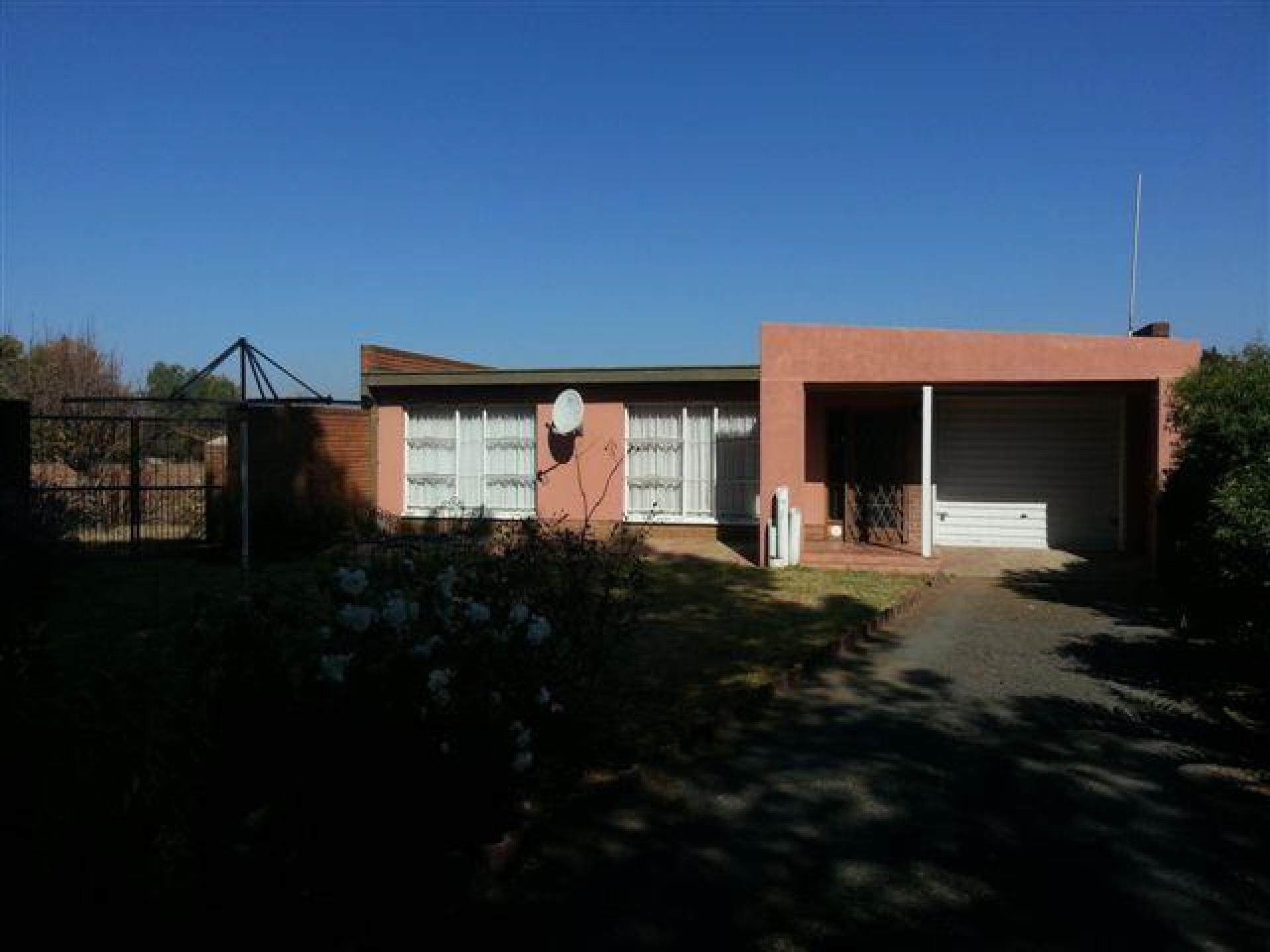 3 Bedroom House for Sale For Sale in Kroonstad Home Sell