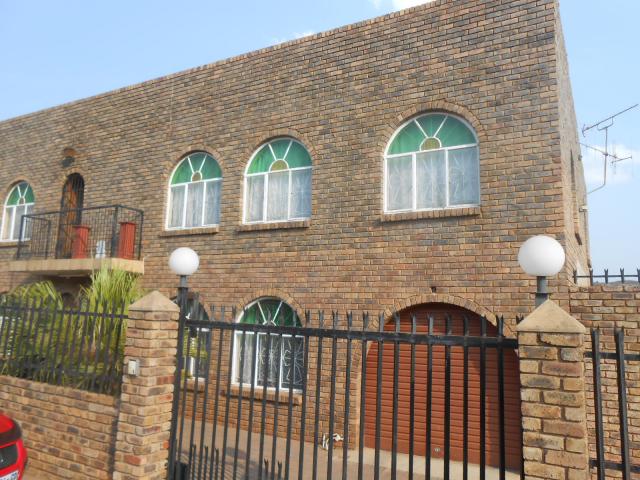 7 Bedroom House for Sale For Sale in Laudium - Private Sale - MR099054