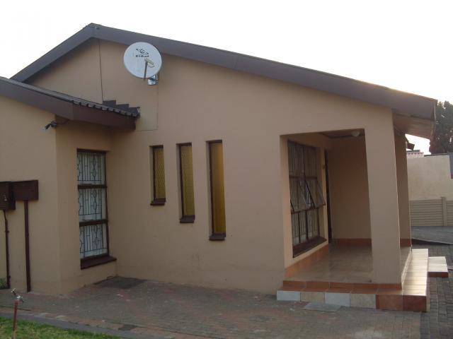 2 Bedroom House for Sale For Sale in Soshanguve - Home Sell - MR099129