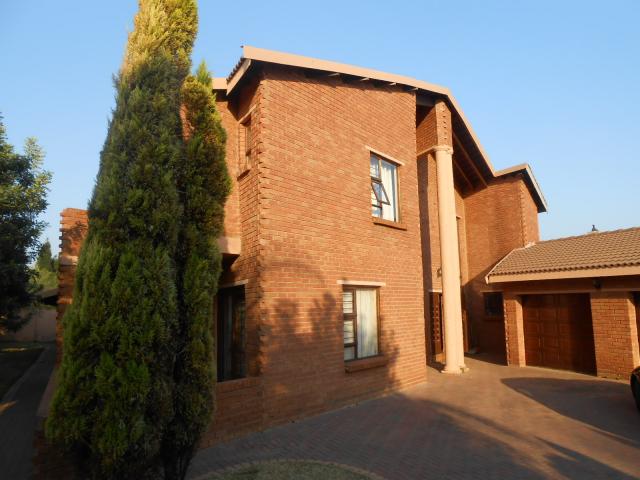 5 Bedroom House for Sale For Sale in Moreletapark - Home Sell - MR099135