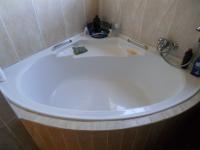 Main Bathroom - 10 square meters of property in Mossel Bay
