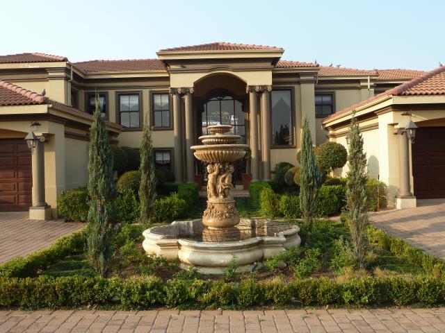 6 Bedroom House for Sale For Sale in Silver Lakes Golf Estate - Private Sale - MR099221