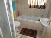 Main Bathroom - 5 square meters of property in Willowbrook