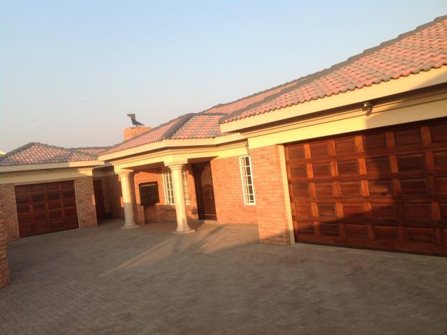 3 Bedroom Duet for Sale For Sale in Middelburg - MP - Private Sale - MR099341