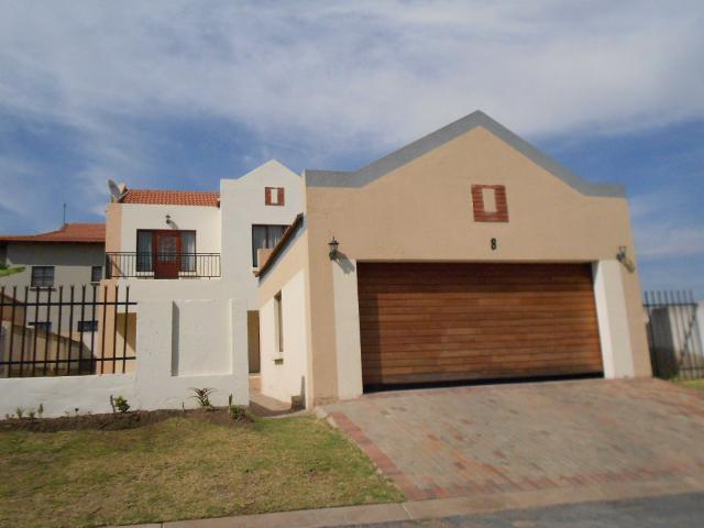 3 Bedroom House for Sale For Sale in Noordwyk - Private Sale - MR099360