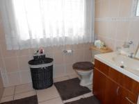 Bathroom 3+ - 7 square meters of property in Dalpark