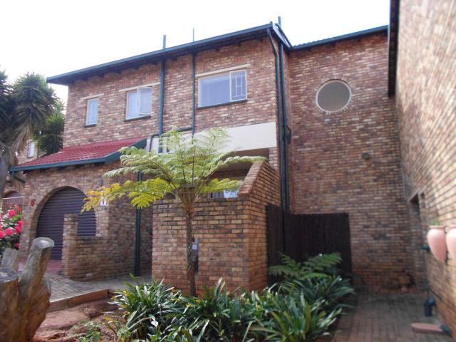 3 Bedroom Sectional Title for Sale For Sale in Helderkruin - Home Sell - MR099615