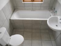 Bathroom 1 - 3 square meters of property in Calitzdorp
