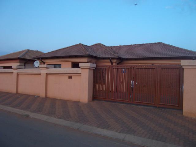 4 Bedroom House  for Sale For Sale in Vosloorus Home  Sell 