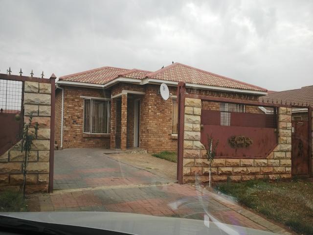 3 Bedroom House for Sale For Sale in Bloemfontein - Private Sale - MR099780