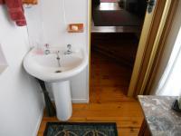 Bathroom 1 - 5 square meters of property in Reebok