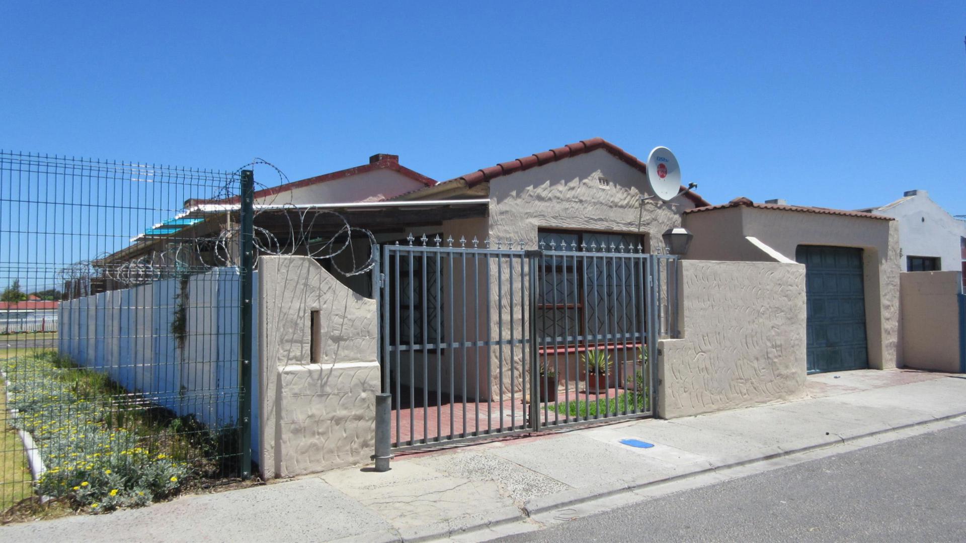 Front View of property in Mitchells Plain