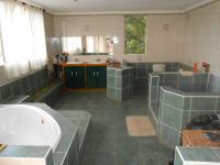 Main Bathroom - 27 square meters of property in Meerhof