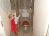 Bathroom 3+ - 50 square meters of property in Meerhof