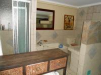 Bathroom 3+ - 50 square meters of property in Meerhof