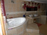 Bathroom 3+ - 50 square meters of property in Meerhof