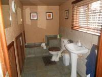 Bathroom 3+ - 50 square meters of property in Meerhof