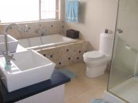 Bathroom 1 - 10 square meters of property in Mossel Bay