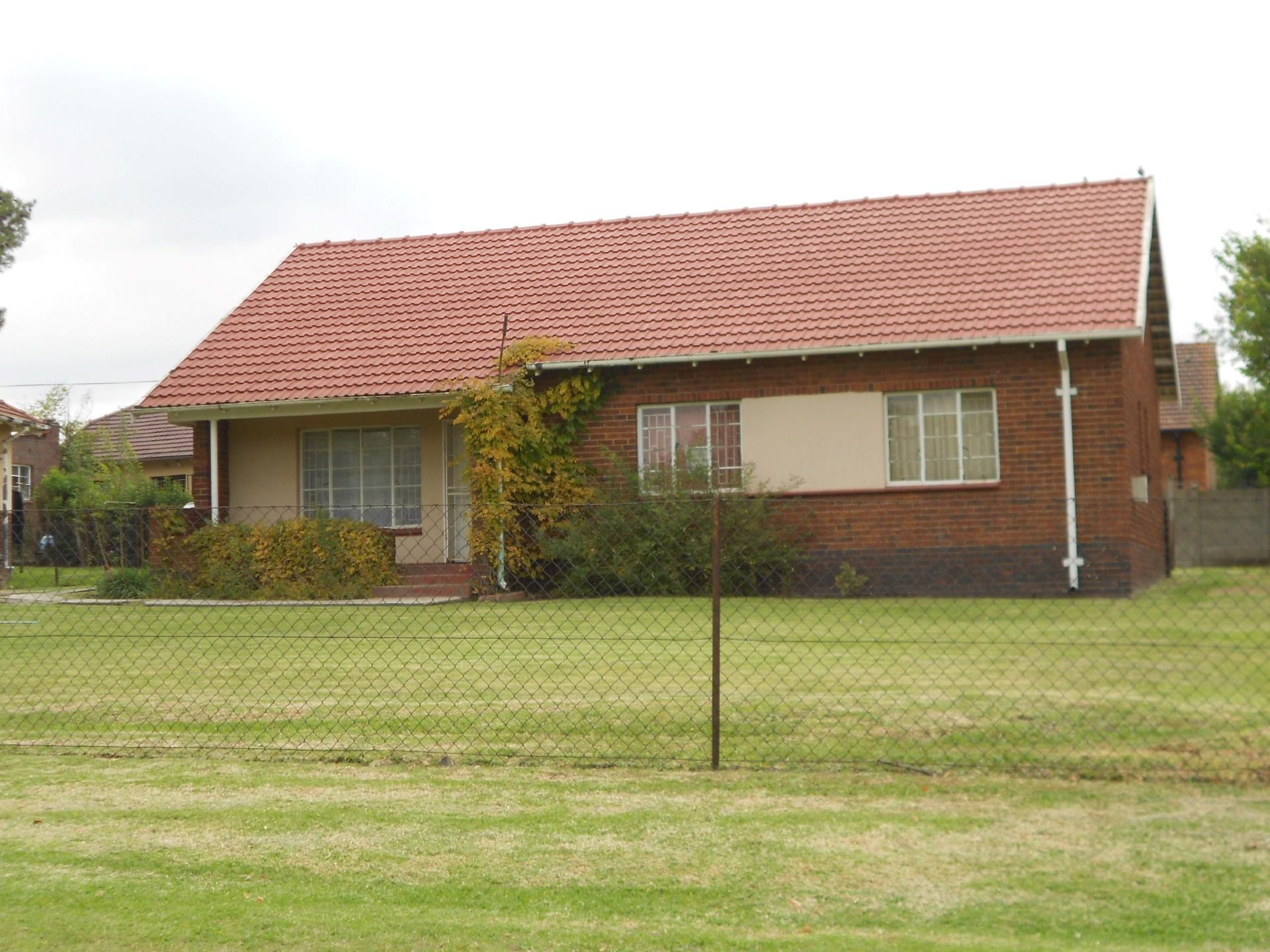 Front View of property in Evander
