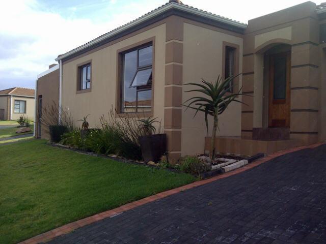 2 Bedroom Sectional Title for Sale For Sale in Port Elizabeth Central - Private Sale - MR100314