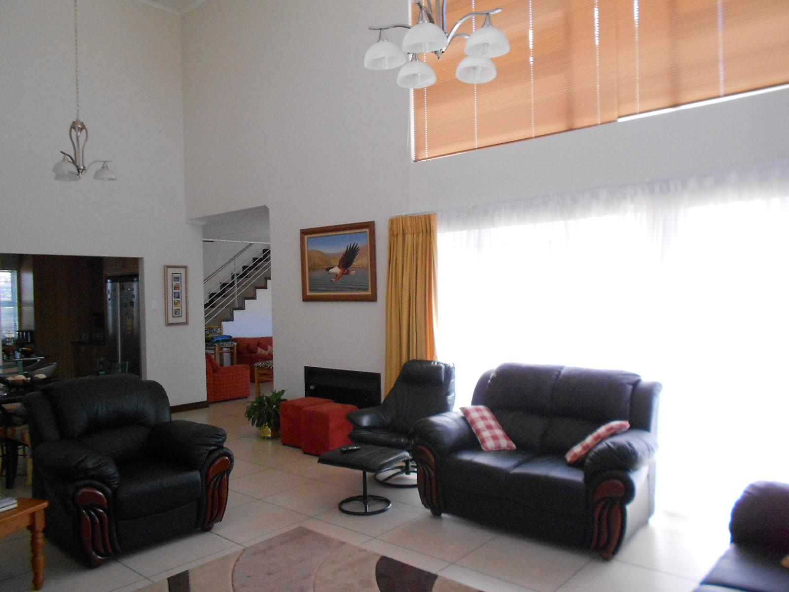 Lounges - 23 square meters of property in Vanderbijlpark