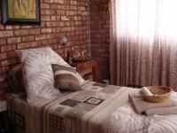 Bed Room 1 of property in Humansdorp