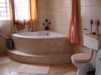 Main Bathroom of property in Humansdorp