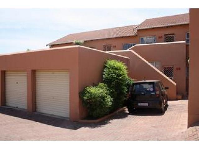 2 Bedroom Sectional Title for Sale For Sale in Midrand - Private Sale - MR100441