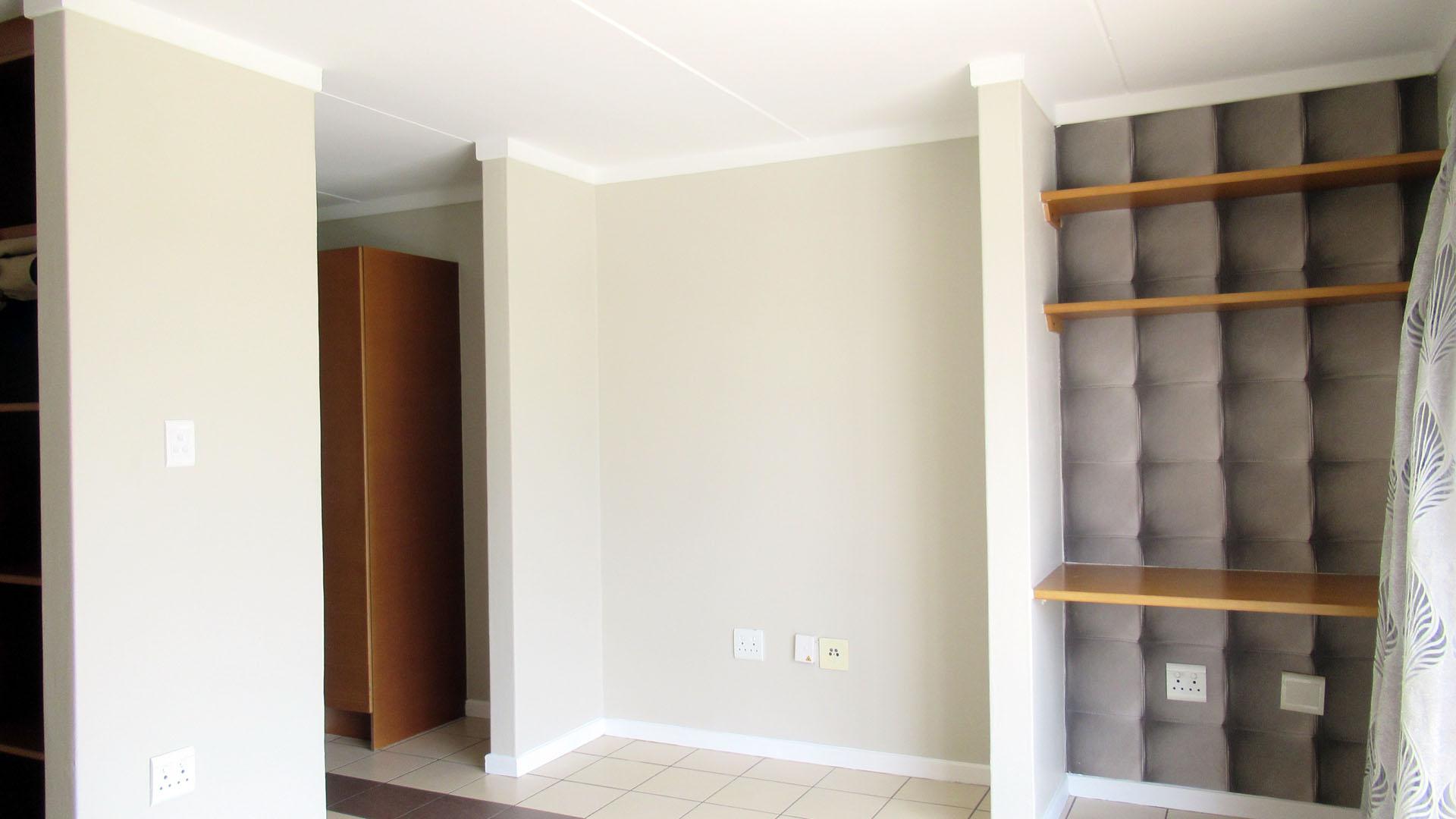 Lounges - 19 square meters of property in Dainfern