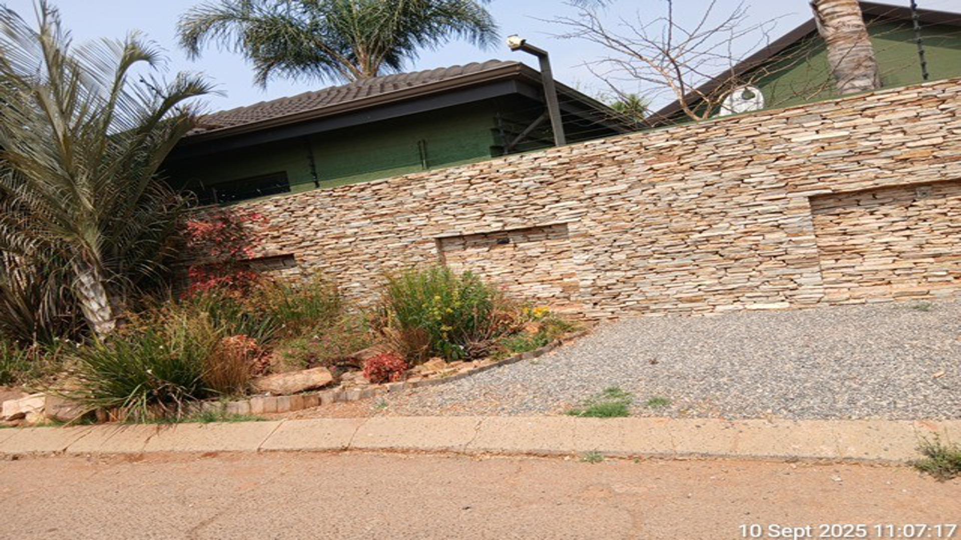 Front View of property in Vosloorus