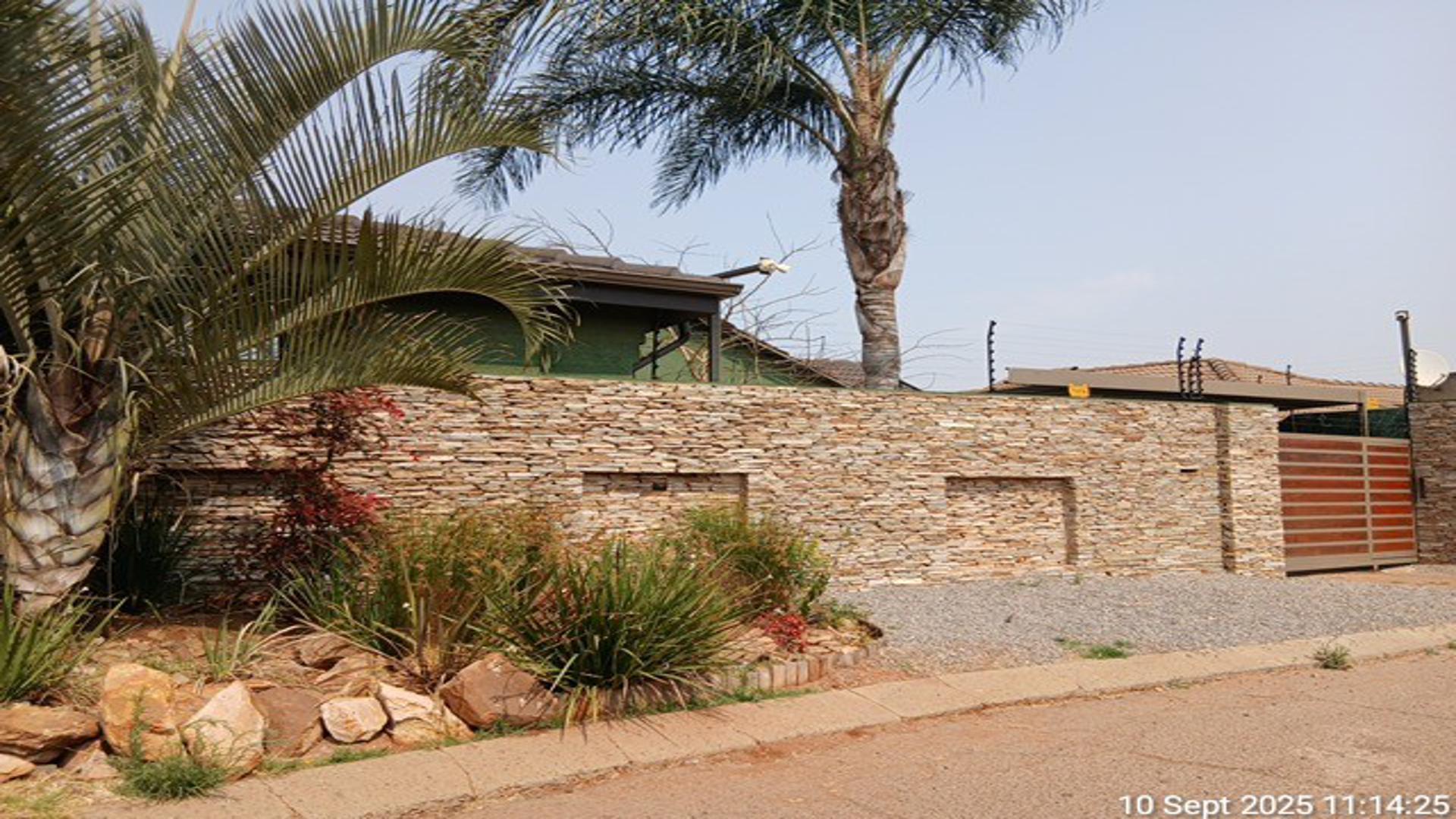 Front View of property in Vosloorus