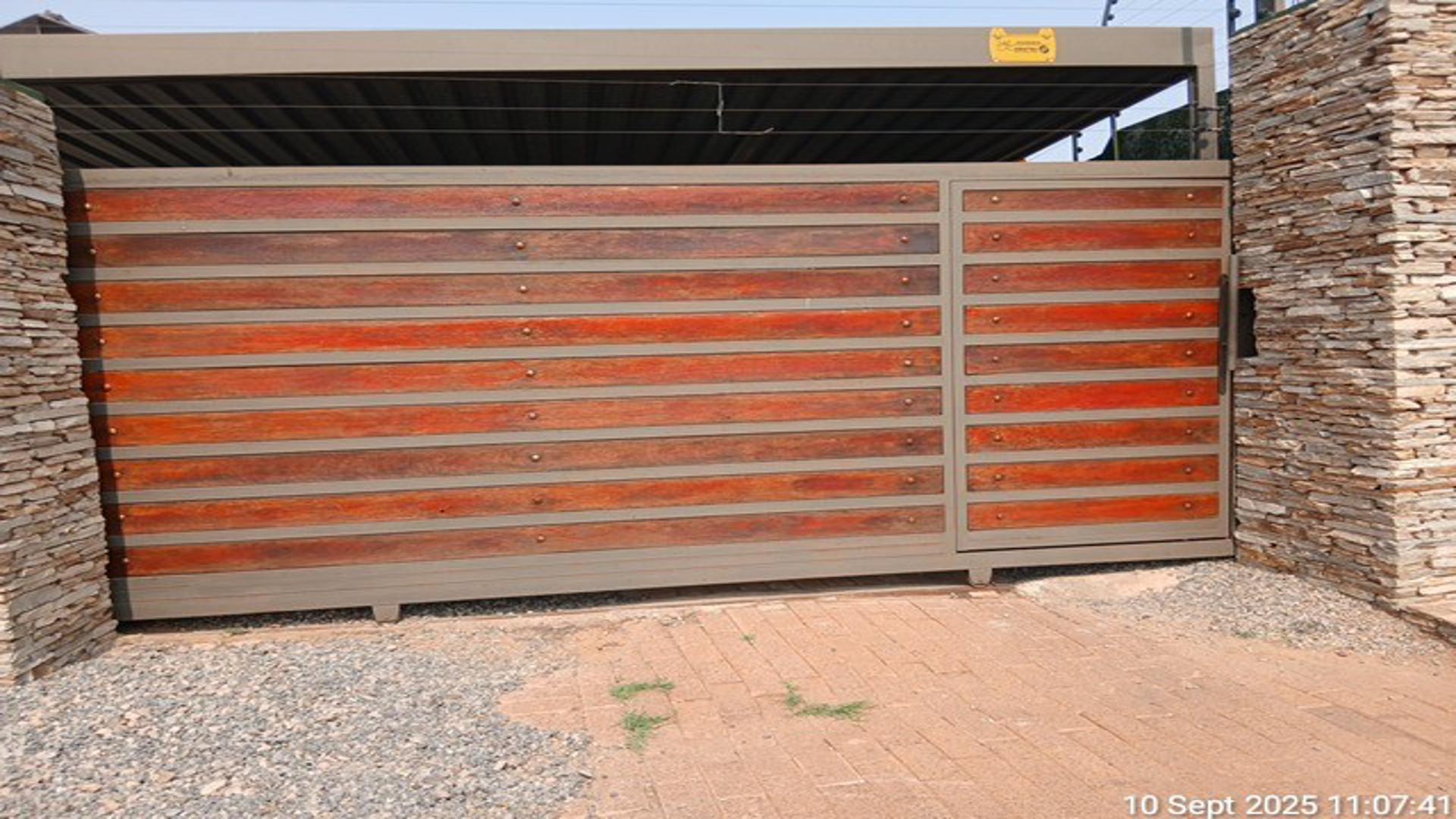 Front View of property in Vosloorus