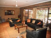 Lounges - 99 square meters of property in Widenham