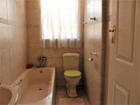 Bathroom 1 of property in Windmill Park