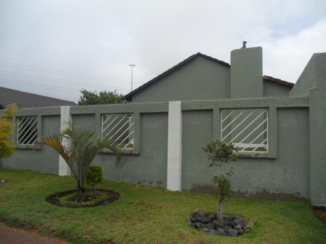 3 Bedroom House for Sale For Sale in Ormonde - Private Sale - MR100662