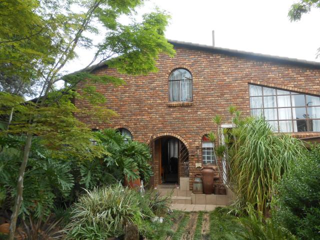 3 Bedroom House for Sale For Sale in Garsfontein - Home Sell - MR100967