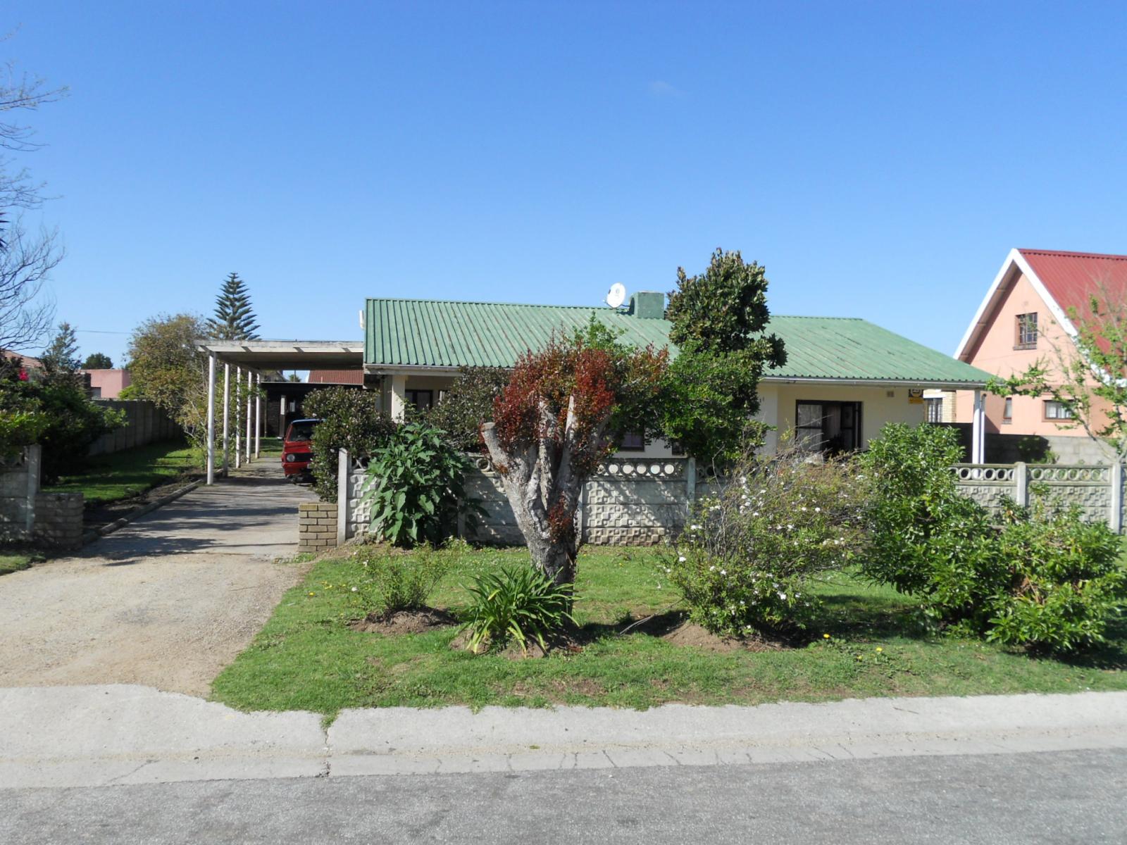 Front View of property in Pacaltsdorp