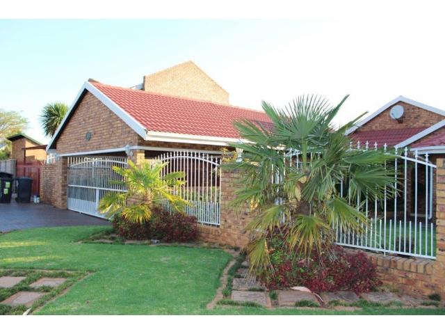 3 Bedroom House for Sale For Sale in Pierre van Ryneveld - Private Sale - MR101202