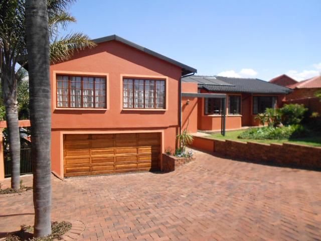 3 Bedroom House for Sale For Sale in Roodekrans - Home Sell - MR101236