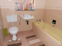 Main Bathroom - 7 square meters of property in Kempton Park