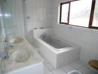 Main Bathroom - 8 square meters of property in Shelly Beach