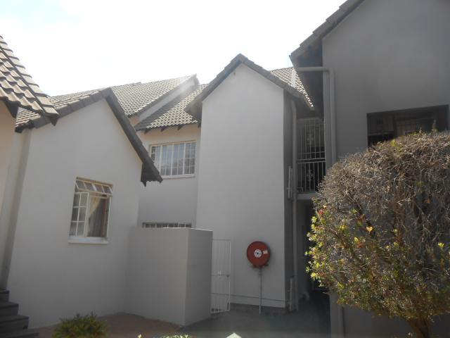 2 Bedroom Sectional Title for Sale For Sale in Lyndhurst - Home Sell - MR101485