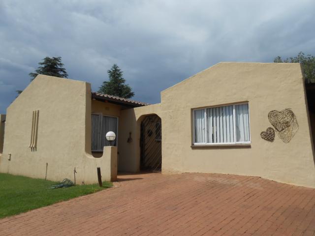 3 Bedroom House for Sale For Sale in Roodekrans - Private Sale - MR101611