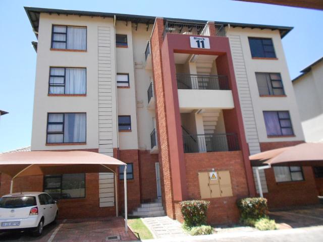 2 Bedroom Sectional Title for Sale For Sale in Oakdene - Private Sale - MR101614